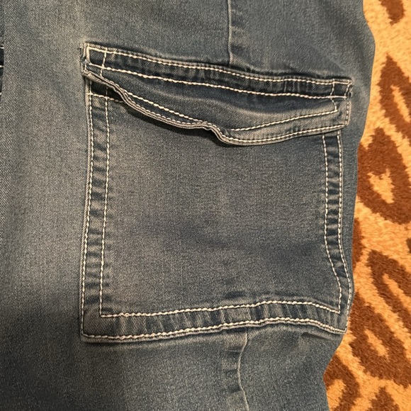 Almost Famous Cargo Jeans Womens L Medium Wash denim patch back pockets stretch - Picture 9 of 14